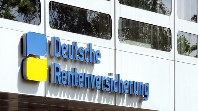 Freiwillige Beiträge an die Rentenversicherung können die spätere Rente erhöhen. Wer dies noch für das Jahr 2020 nutzen möchte, hat bis zum 31. März Zeit dafür. Freiwillige Beiträge an die Rentenversicherung können die spätere Rente erhöhen. Wer dies noch für das Jahr 2020 nutzen möchte, hat bis zum 31. März Zeit dafür.