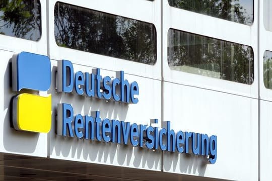 Freiwillige Beiträge an die Rentenversicherung können die spätere Rente erhöhen. Wer dies noch für das Jahr 2020 nutzen möchte, hat bis zum 31. März Zeit dafür. Freiwillige Beiträge an die Rentenversicherung können die spätere Rente erhöhen. Wer dies noch für das Jahr 2020 nutzen möchte, hat bis zum 31. März Zeit dafür.