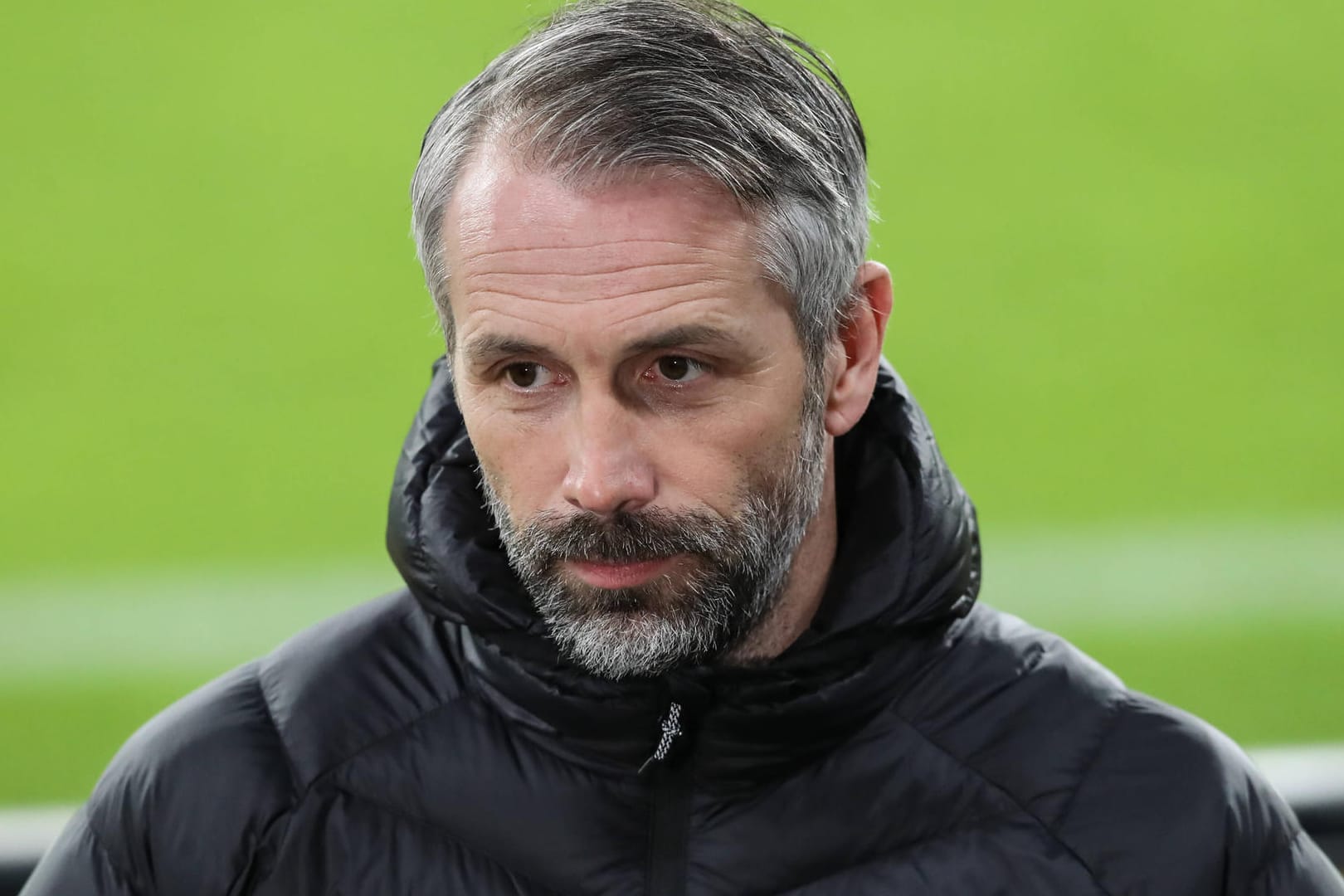 Marco Rose: Der Gladbach-Trainer sichtlich besorgt. Gegen den BVB kassierte er nun die sechste Pflichtspiel-Niederlage in Folge.