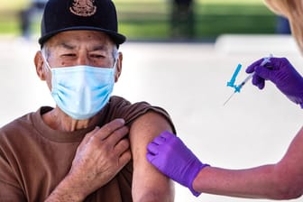 Impfung in den USA: Forscher haben eine neue Variante entdeckt, die mittlerweile für rund ein Viertel der Infektionen in New York verantwortlich ist.