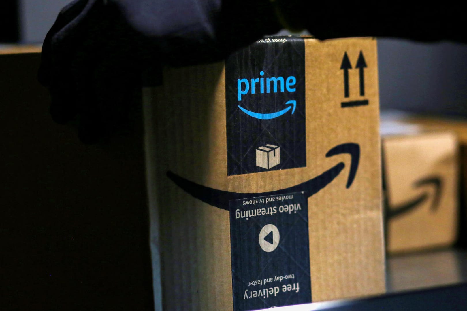 Amazon-Paket: Der "Grinsemund" spielt in den Werbespots des Unternehmens eine zentrale Rolle.