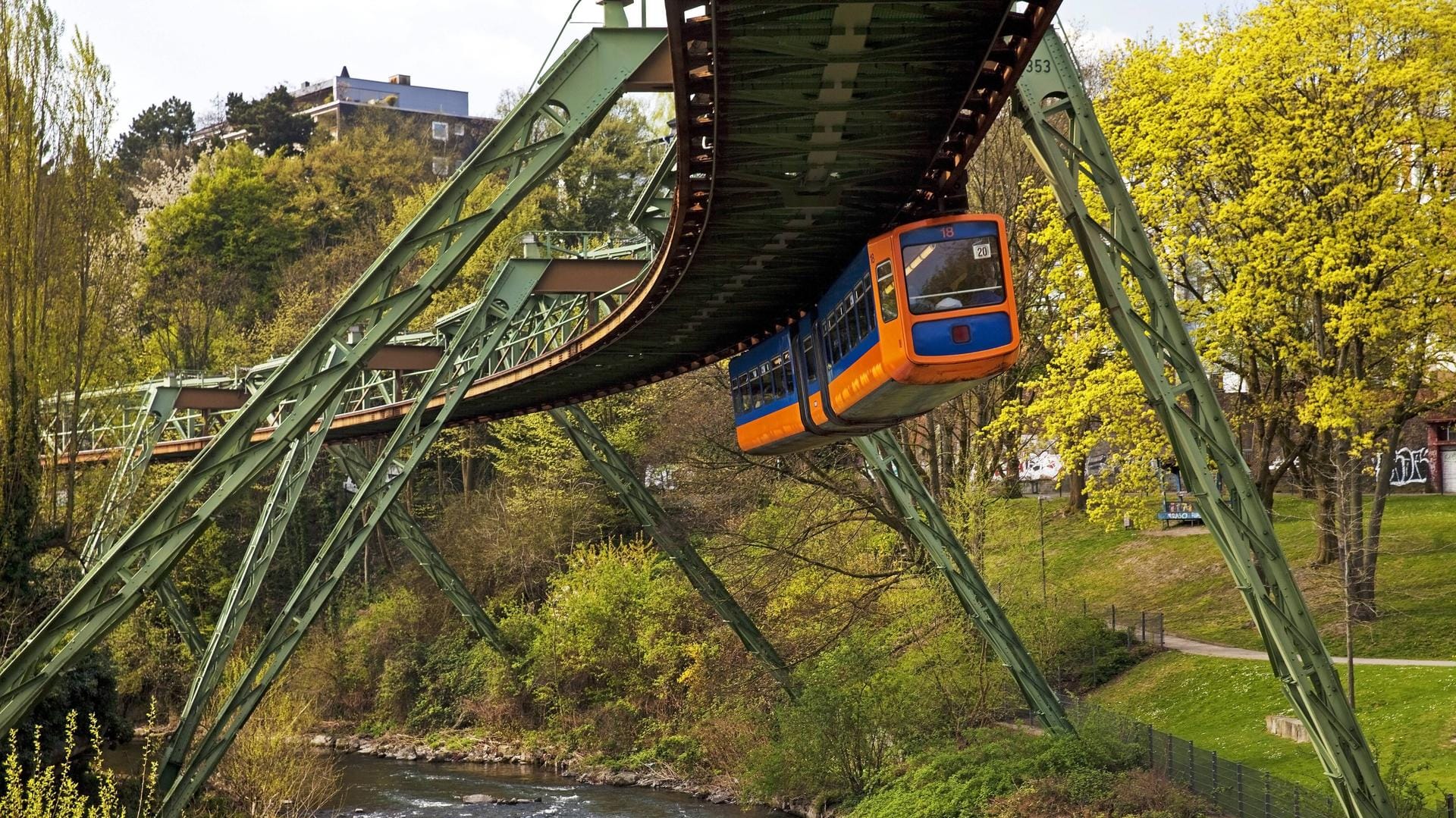 Die Wuppertaler Schwebebahn: Im Jubiläumsjahr soll sie wieder mängelfrei durchstarten.