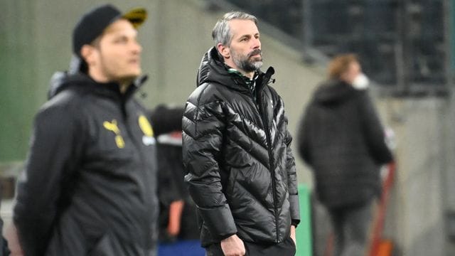 BVB-Coach Edin Terzic (vorne) behielt im Duell mit seinem zukünftigen Chef Marco Rose die Oberhand. BVB-Coach Edin Terzic (vorne) behielt im Duell mit seinem zukünftigen Chef Marco Rose die Oberhand.