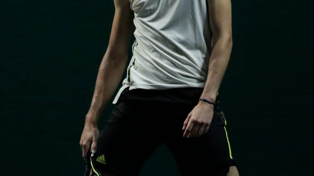 Alexander Zverev reagiert in Rotterdam nach einem Fehlschlag gegen Bublik.