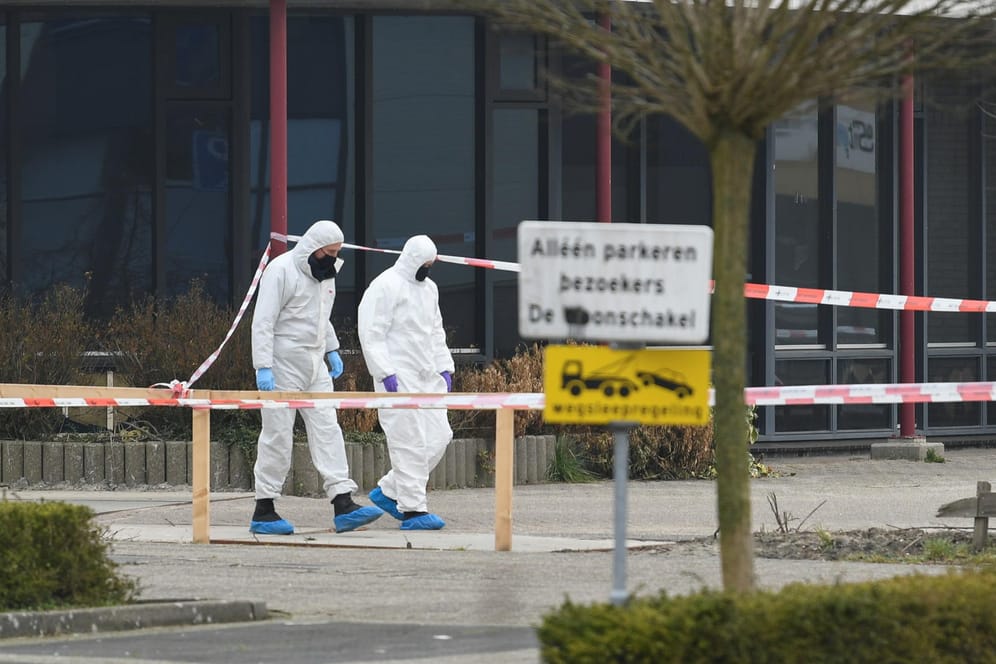Untersuchung nahe einem Impfzentrum: In den Niederlanden ist es dort zu einer Explosion gekommen.