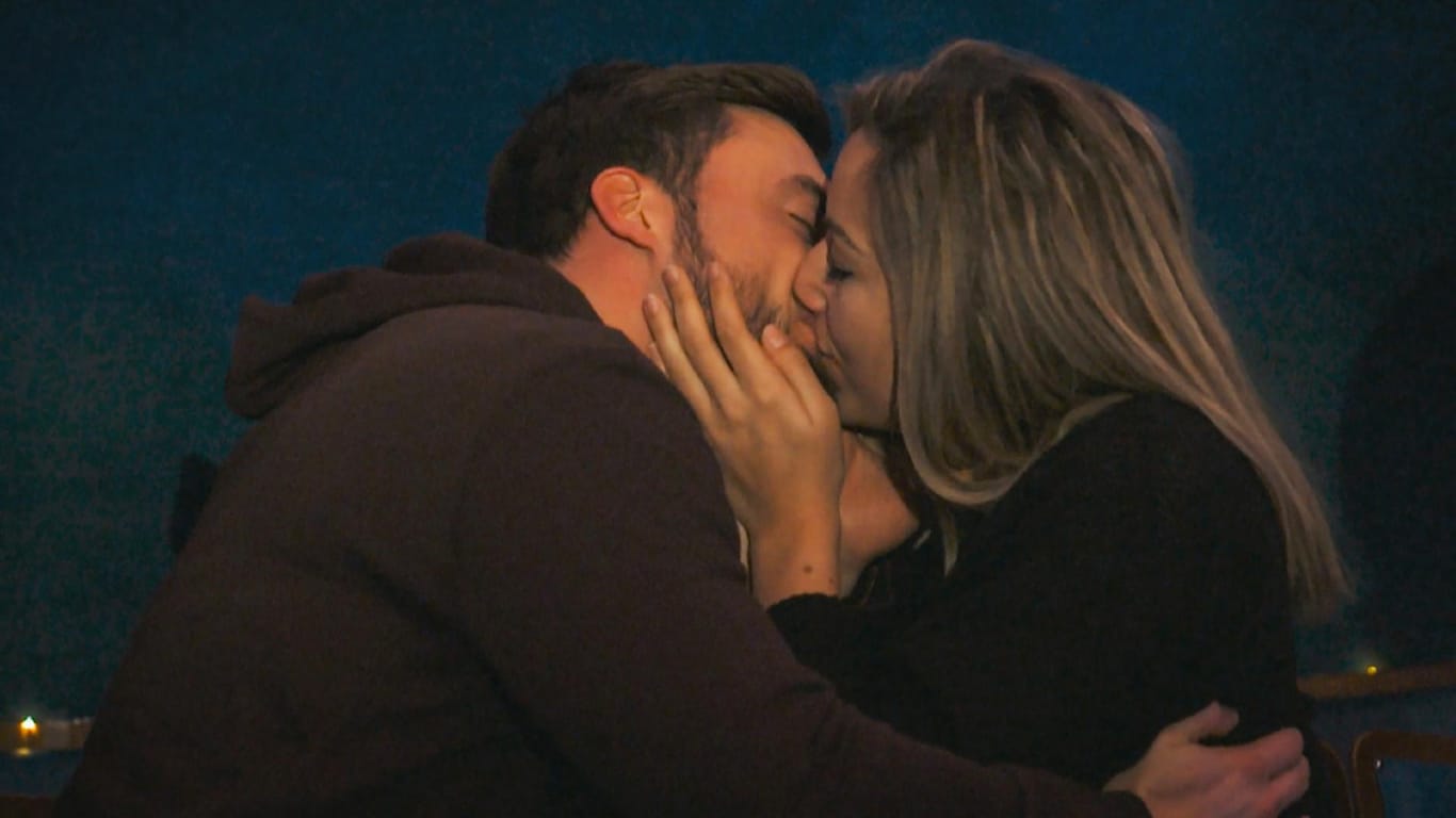 "Der Bachelor": Niko und Hanna küssten sich bei einem romantischen Date.