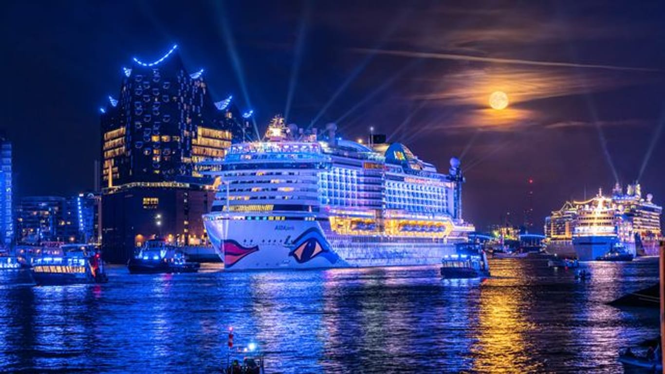 Kreuzfahrtschiff vor der Elbphilharmonie: Die Hamburg Cruise Days fallen 2021 aus.