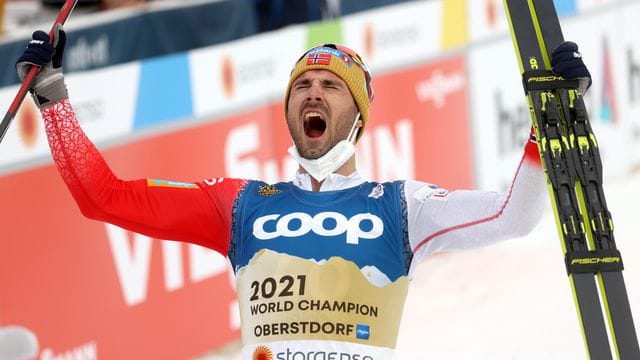 Jubel über WM-Gold: Hans Christer Holund nach seinem Sieg über 15 Kilometer. Jubel über WM-Gold: Hans Christer Holund nach seinem Sieg über 15 Kilometer.
