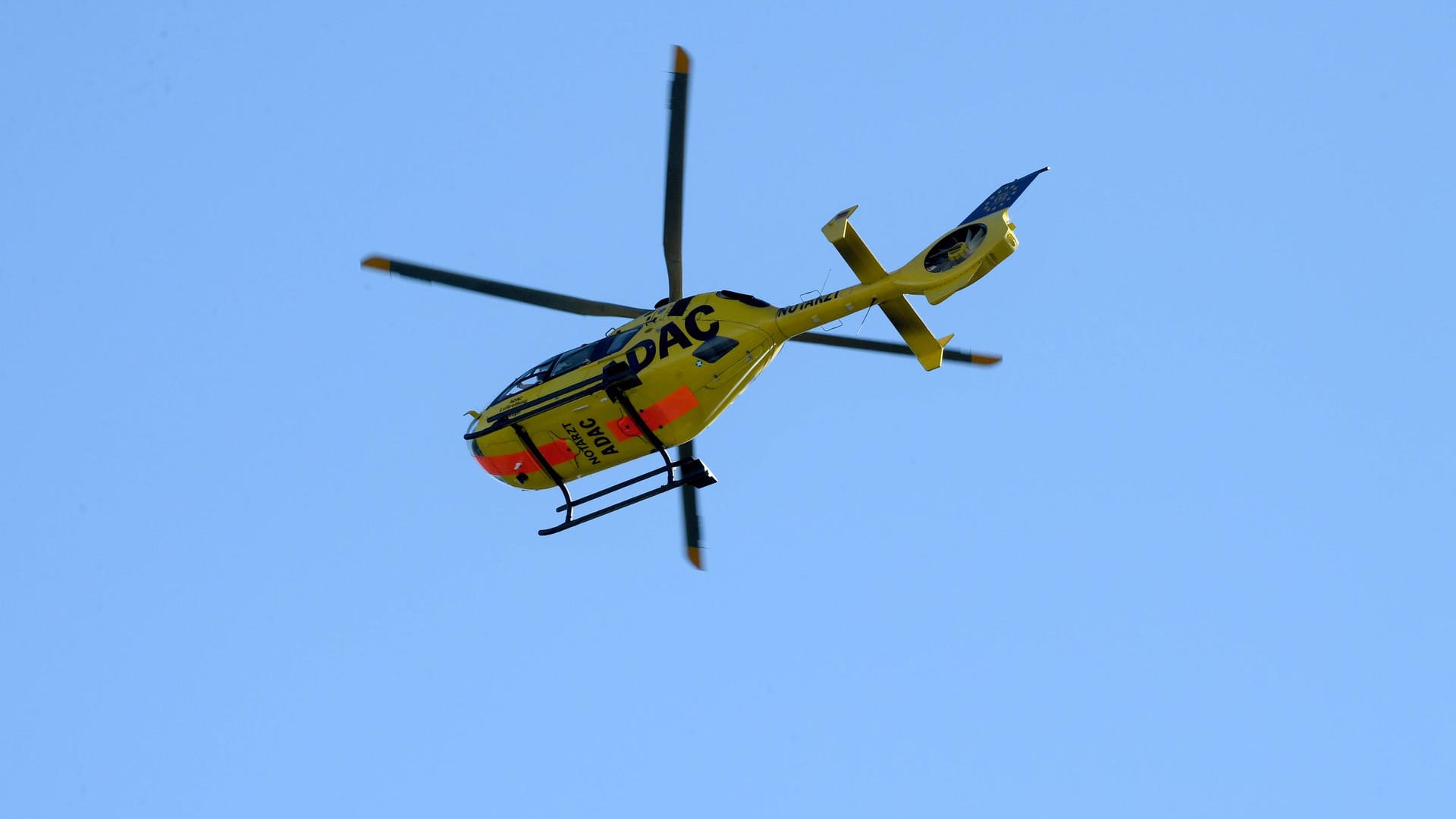 Ein Rettungshubschrauber im Einsatz (Symbolbild): In Dortmund ist eine Frau bei einem Unfall lebensgefährlich verletzt worden. Ein Rettungshubschrauber im Einsatz (Symbolbild): In Dortmund ist eine Frau bei einem Unfall lebensgefährlich verletzt worden.