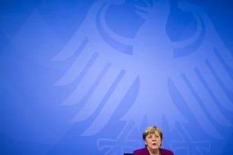 Stellt die Ergebnisse des Bund-Länder-Gipfels vor: Bundeskanzlerin Angela Merkel im Kanzleramt.