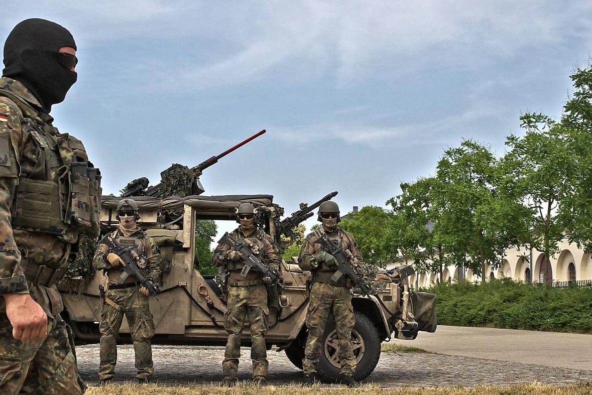 Kommando Spezialkräfte (KSK) bei einer Übung (Archivbild): Einem Kommandeur wird vorgeworfen, sich falsch verhalten zu haben.