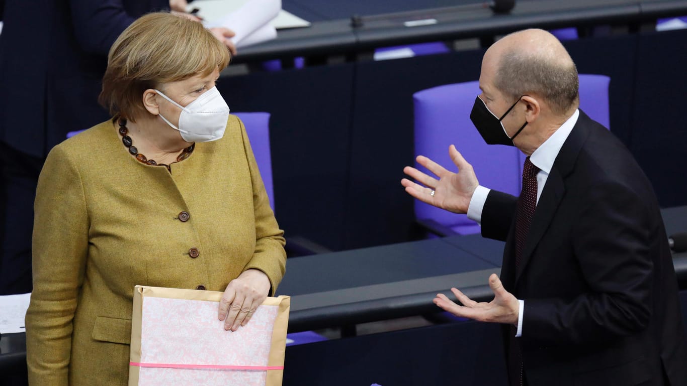 Kanzlerin Merkel und Finanzminister Scholz im Gespräch: Beide sitzen Ende April im Zeugenstand des Wirecard-U-Ausschusses.