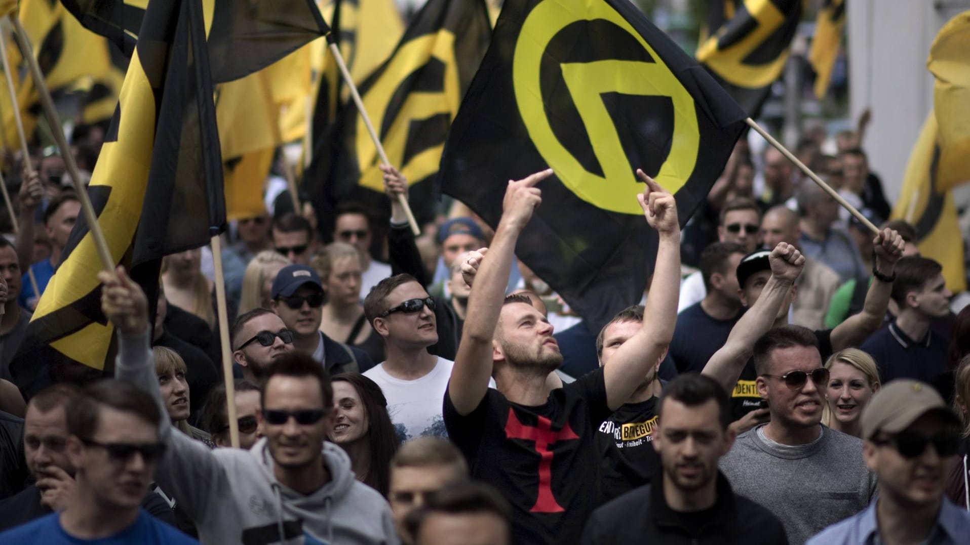 Aufmarsch der "Identitären Bewegung" im Juni 2017 in Berlin: Die Gruppe hatte sich nach französischem Vorbild gegründet. Aufmarsch der "Identitären Bewegung" im Juni 2017 in Berlin: Die Gruppe hatte sich nach französischem Vorbild gegründet.