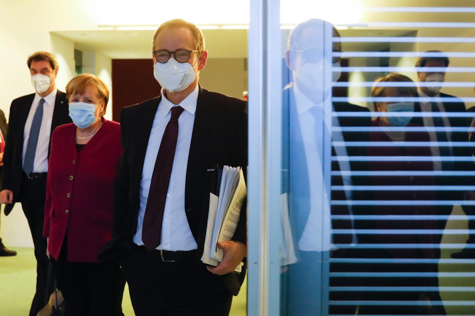 Angela Merkel, Markus Söder und Michael Müller: Der Bund-Länder-Gipfel hat einen Plan mit fünf Stufen beschlossen.