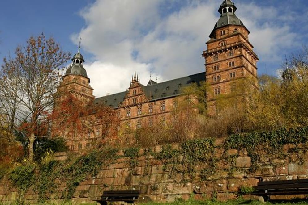 Um einen coronakonformen Prozess zu ermöglichen, wird im Schloss Johannisburg verhandelt.