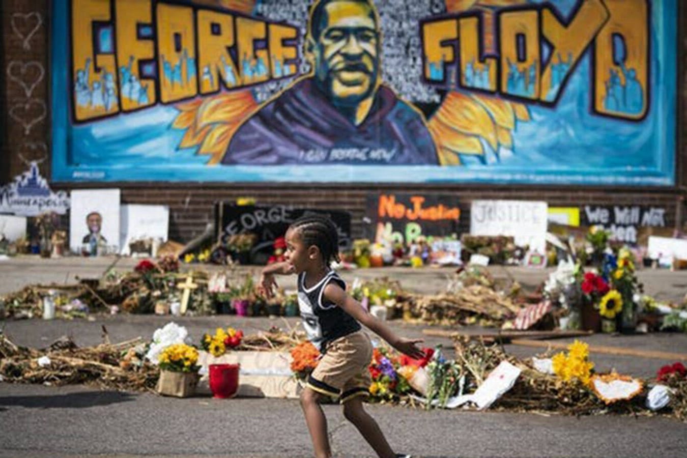 Gedenkort für George Floyd: Der unbewaffnete Floyd war in Minneapolis bei einer brutalen Festnahme ums Leben gekommen. Sein Tod führte im ganzen Land zu Massenprotesten gegen Polizeigewalt und Rassismus.