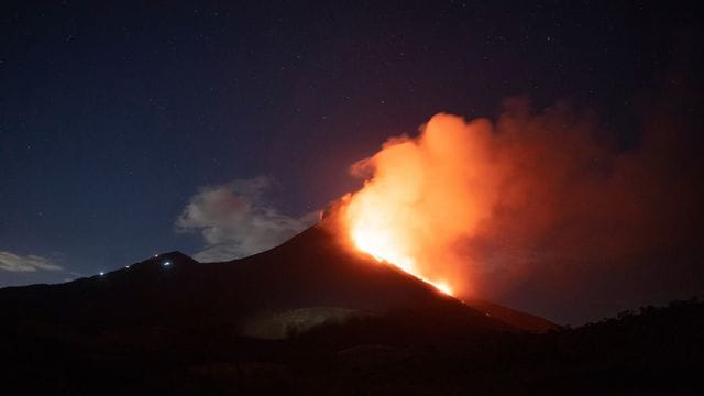 Der 30 Kilometer südlich von Guatemala-Stadt gelegene Vulkan Pacaya speit erneut Lava, Dampf und Asche. Der 30 Kilometer südlich von Guatemala-Stadt gelegene Vulkan Pacaya speit erneut Lava, Dampf und Asche.