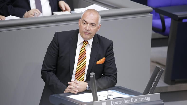 Axel Eduard Fischer: Er ist seit 1998 Mitglied des Bundestages.