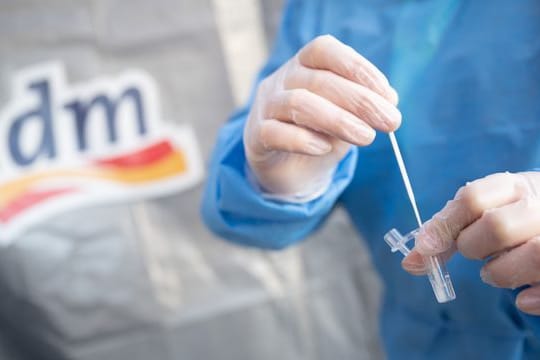 Schnelltests im Drogeriemarkt: dm will Test-Center in ganz Deutschland einrichten.