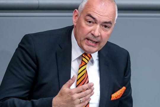 Der Bundestag hat die Immunität des CDU-Abgeordneten Axel Fischer aufgehoben.