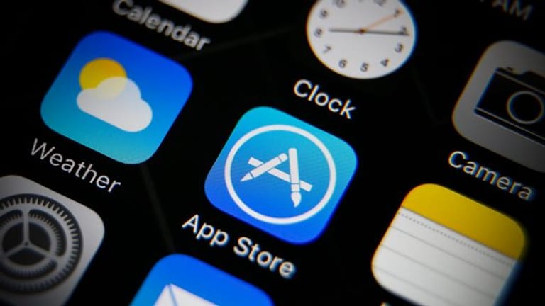 Das Icon des App Stores (M) auf dem Schirm eines iPhones.