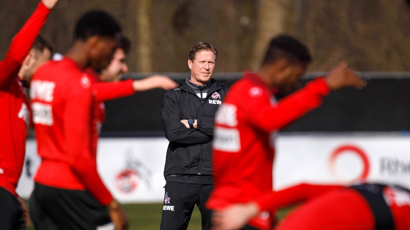 Markus Gisdol beim Training des 1. FC Köln. Der 51-Jährige genießt trotz akuter Abstiegsgefahr die Rückendeckung des Vereins.