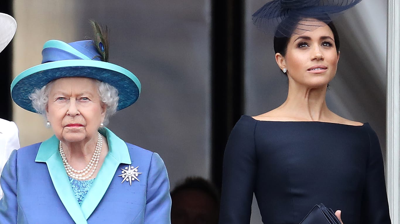 Queen Elizabeth II. und Herzogin Meghan bei einem Event in London 2018: Zwischen den Royals und den Königshausausteigern kriselt es.
