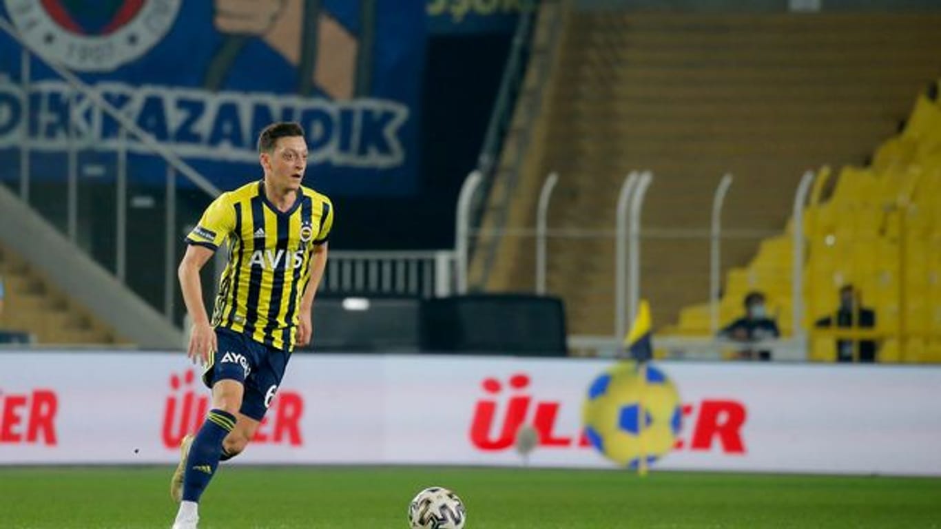 Musste im Spiel von Fenerbahce gegen Antalyaspor ausgewechselt werden: Mesut Özil.