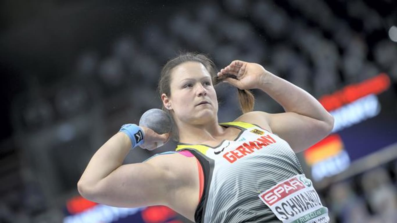 Holte in Torun im ersten Versuch mit 18,86 Meter die beste Weite und steht im Finale: Christina Schwanitz.