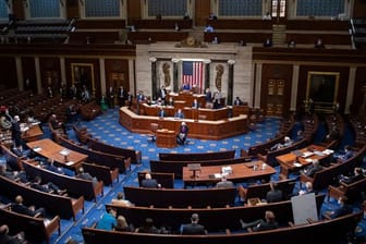 Das US-Repräsentantenhaus hat für einen nach George Floyd benannten Gesetzesentwurf gestimmt.
