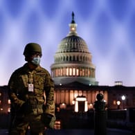 Ein Nationalgardist vor dem US-Kapitol: Ursprünglich sollte der Einsatz in dieser Woche enden.