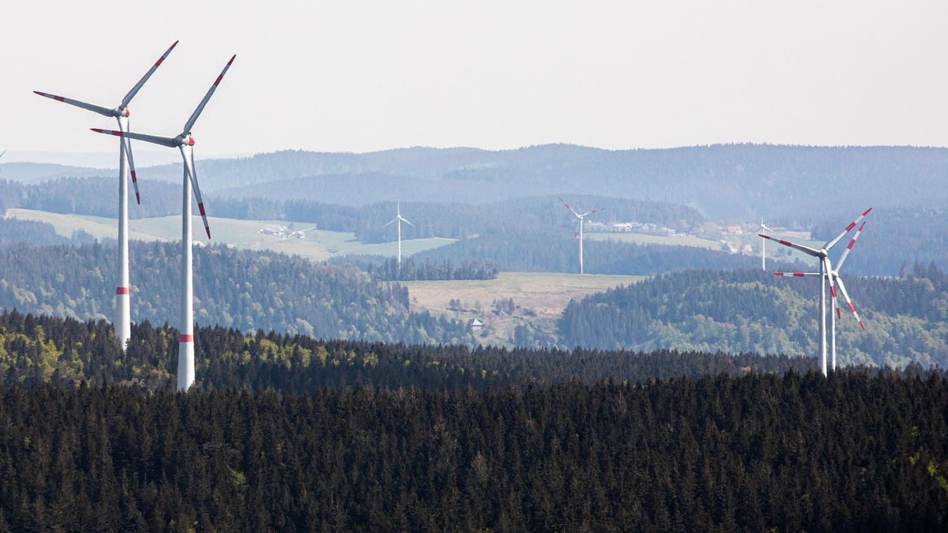Windkraftanlagen im Schwarzwald: Der Anteil der Windkraft am Energiemix lag bei 25,6 Prozent, damit war erstmals ein erneuerbarer Energieträger auf Platz 1.