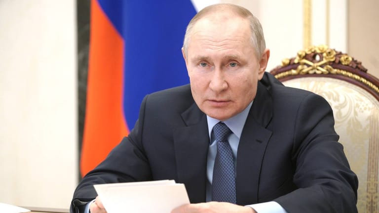 Wladimir Putin: Unter seiner Führung will Russland die deutsche Demokratie untergraben, warnt Historikerin und Pulitzer-Preisträgerin Anne Applebaum im t-online-Gespräch.