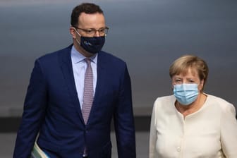 Angela Merkel und Jens Spahn: Tut die Regierung nur so, als würde sie regieren?