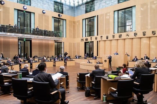 Geringverdiener, Familien mit Kindern und Unternehmen sollen in der Corona-Pandemie weitere Hilfen erhalten.