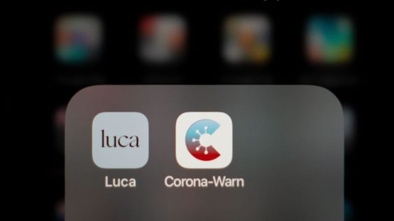 Die Icons der Corona-Warn-Apps Luca und die Corona-Warn-App der Bundesregierung auf einem Smartphone.