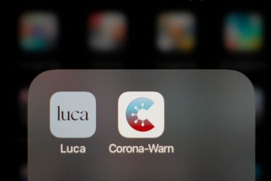 Die Icons der Corona-Warn-Apps Luca und die Corona-Warn-App der Bundesregierung auf einem Smartphone.