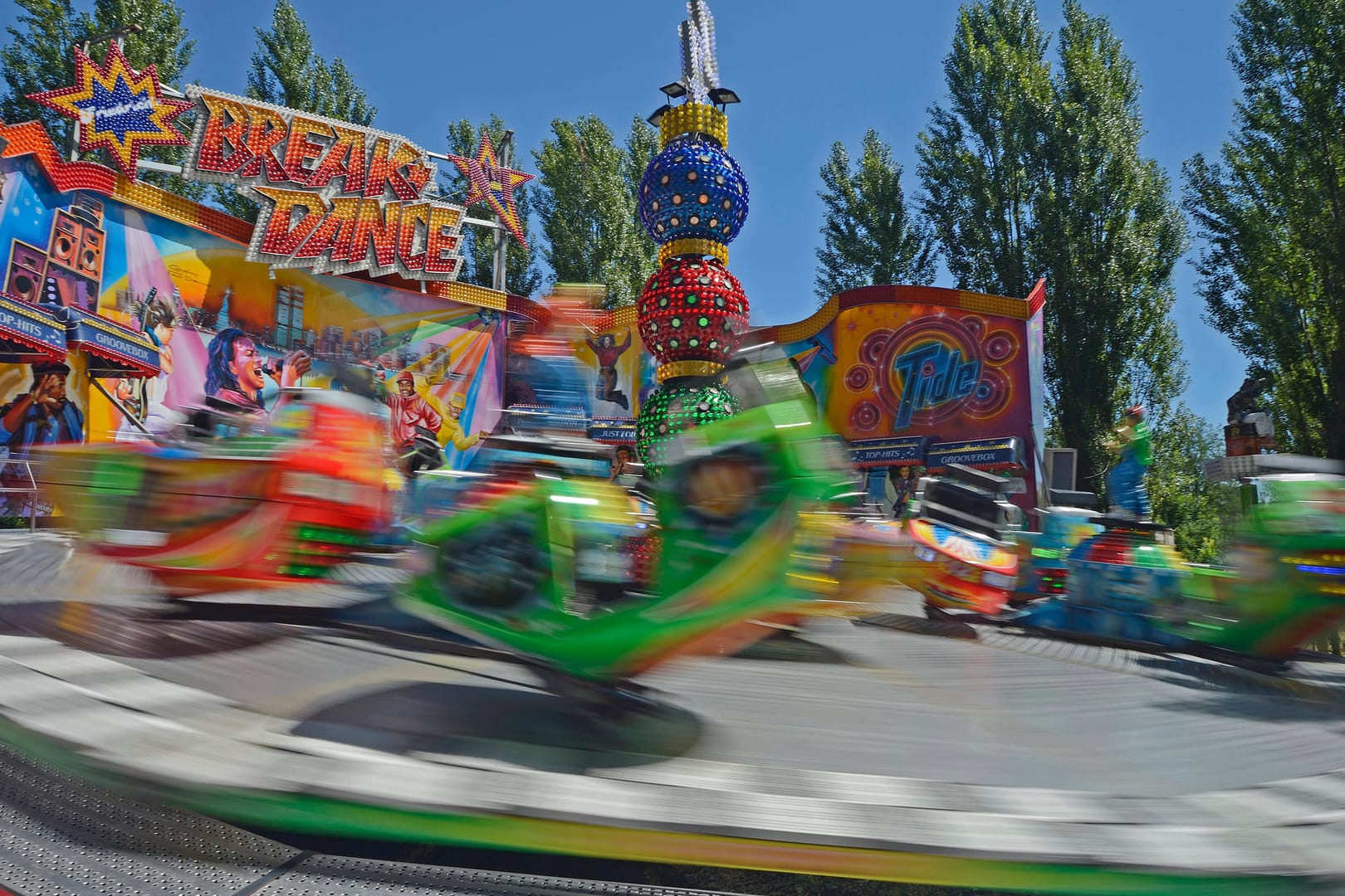 Fahrgeschäft Breakdance auf einer Kirmes (Symbolbild): Für den Wolfsburger Rummel im Mai soll es eine corona-konforme Alternative geben.