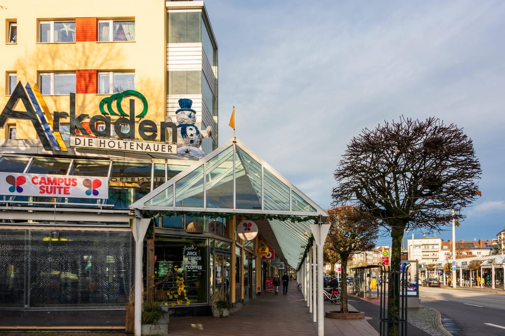 Die Holtenauer Arkaden (Archivbild): Ab Montag darf der Einzelhandel in Kiel wieder öffnen.