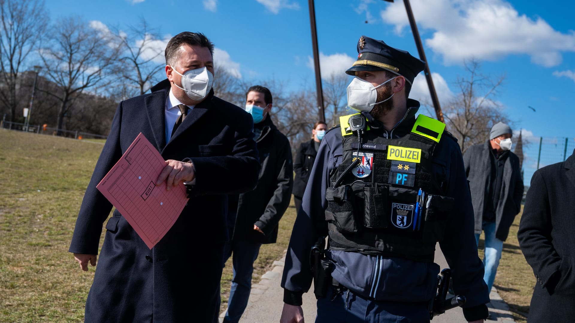 Polizeieinsatz im Görlitzer Park: Innensenator Andreas Geisel (SPD) zog bei einem Besuch des Parks eine positive Bilanz. Polizeieinsatz im Görlitzer Park: Innensenator Andreas Geisel (SPD) zog bei einem Besuch des Parks eine positive Bilanz.