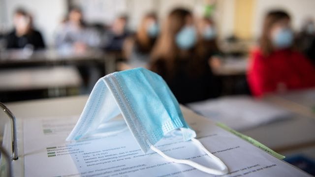 Die Corona-Zahlen des RKI bestätigen den beunruhigenden Trend der letzten Tage: Die Neuinfektionen steigen. Die Corona-Zahlen des RKI bestätigen den beunruhigenden Trend der letzten Tage: Die Neuinfektionen steigen.