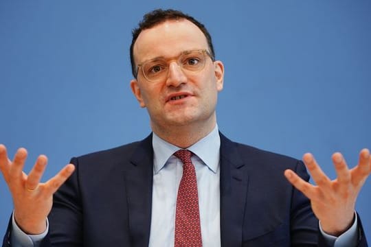 Die Kritik an Gesundheitsminister Jens Spahn nimmt fraktionsübergreifend zu.