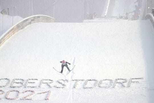 Im Teamwettbewerb haben die deutschen Springer bei der WM in Oberstdorf gute Chancen aufs Treppchen.