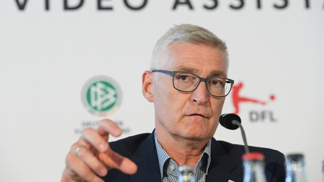 Lutz Michael Fröhlich ist Sportlicher Leiter Elite-Schiedsrichter beim Deutschen Fußball-Bund.