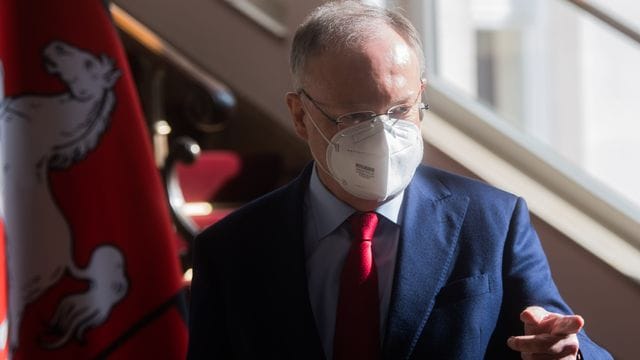 Stephan Weil mahnt die Menschen zur Umsicht. Stephan Weil mahnt die Menschen zur Umsicht.