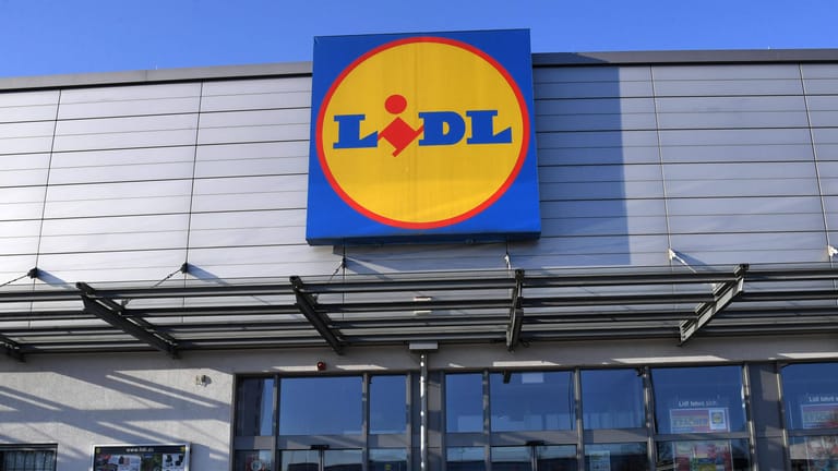Das Logo von Lidl (Symbolbild): Der Discounter verkauft Corona-Schnelltests über seine Website.