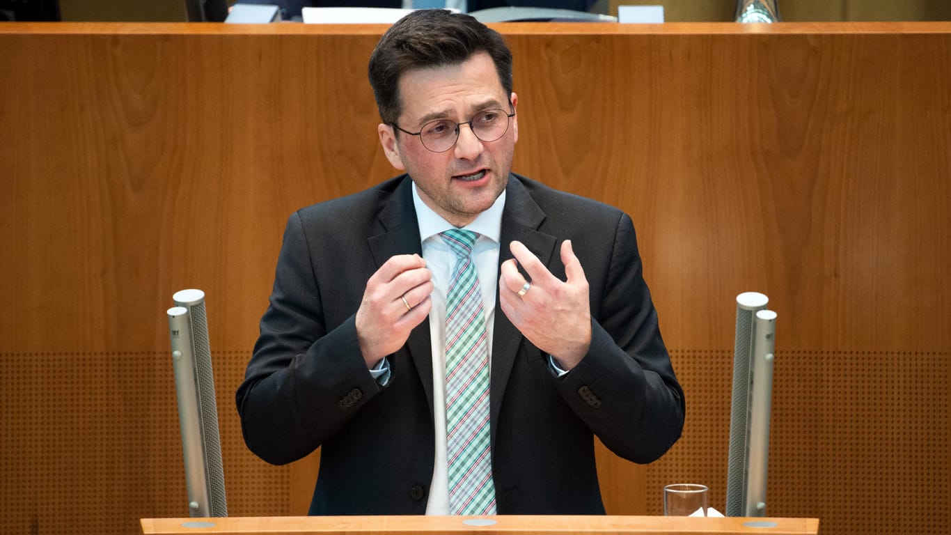 Thomas Kutschaty (SPD), Vorsitzender der SPD-Fraktion und Oppositionsführer im NRW-Landtag: Er erhielt 400 von 442 Stimmen.