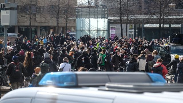 Demonstrationen gegen Corona-Maßnahmen in Leipzig Demonstrationen gegen Corona-Maßnahmen in Leipzig