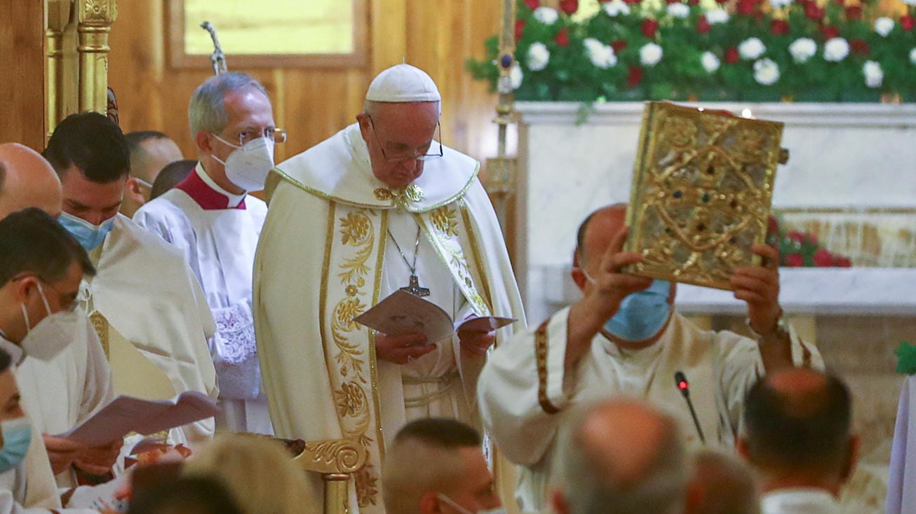 Historische Messe: Papst Franziskus in der chaldäischen St.-Josefs-Kirche im Zentrum von Bagdad. Historische Messe: Papst Franziskus in der chaldäischen St.-Josefs-Kirche im Zentrum von Bagdad.