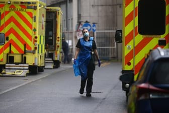 Die Ambulanz am Royal London Hospital: In Großbritannien protestiert Krankenhaus- und Pflegepersonal um Lohnerhöhungen.